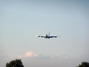 Airbus A380 im Landeanflug auf den Baden Airport